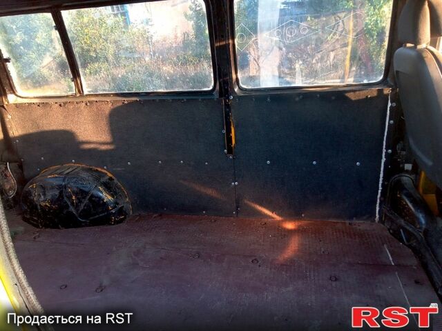 Желтый Рено Трафик, объемом двигателя 1.7 л и пробегом 303 тыс. км за 1400 $, фото 5 на Automoto.ua