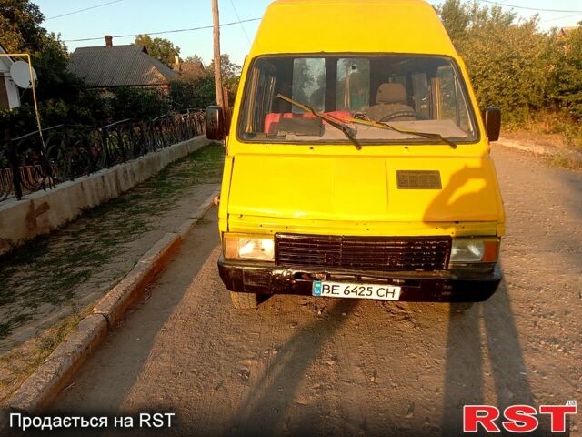 Желтый Рено Трафик, объемом двигателя 1.7 л и пробегом 303 тыс. км за 1400 $, фото 4 на Automoto.ua