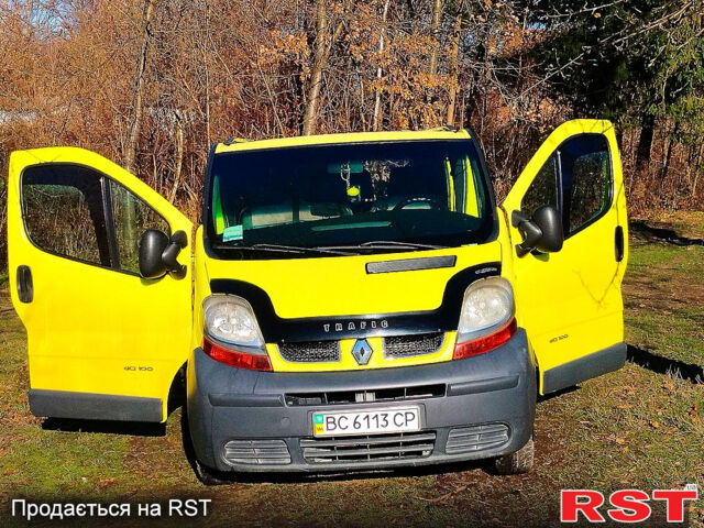 Желтый Рено Трафик, объемом двигателя 1.9 л и пробегом 338 тыс. км за 6800 $, фото 1 на Automoto.ua