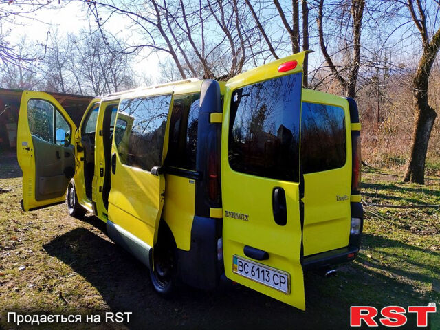 Желтый Рено Трафик, объемом двигателя 1.9 л и пробегом 338 тыс. км за 6800 $, фото 3 на Automoto.ua