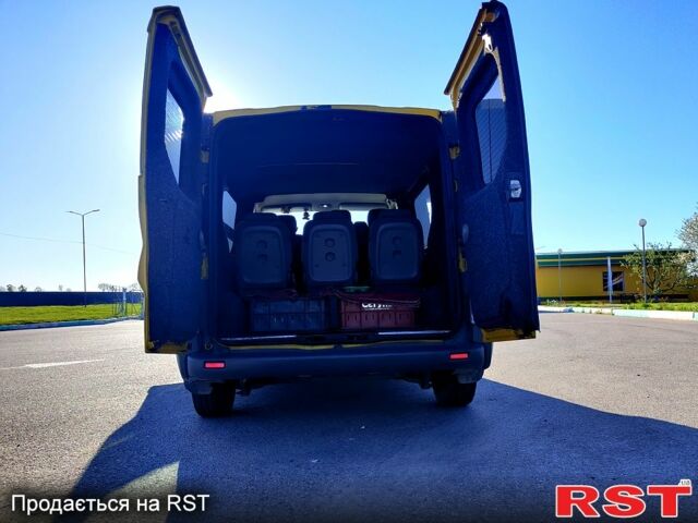Желтый Рено Трафик, объемом двигателя 19 л и пробегом 325 тыс. км за 6600 $, фото 3 на Automoto.ua