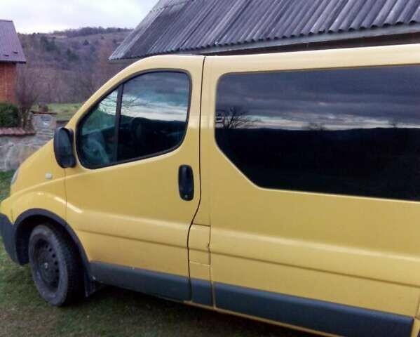 Желтый Рено Трафик, объемом двигателя 0 л и пробегом 243 тыс. км за 9500 $, фото 4 на Automoto.ua
