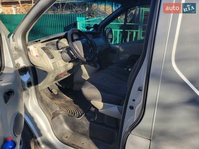 Серый Рено Трафик, объемом двигателя 2 л и пробегом 309 тыс. км за 6600 $, фото 13 на Automoto.ua