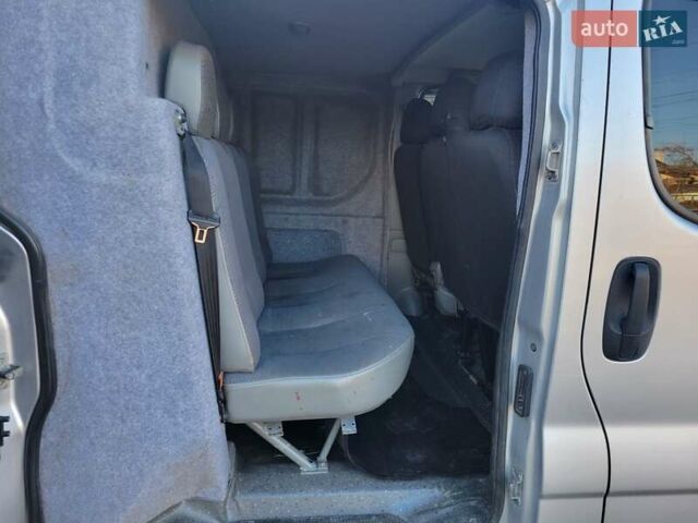Серый Рено Трафик, объемом двигателя 2 л и пробегом 309 тыс. км за 6600 $, фото 2 на Automoto.ua