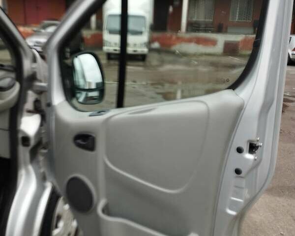 Серый Рено Трафик, объемом двигателя 2 л и пробегом 310 тыс. км за 9000 $, фото 8 на Automoto.ua