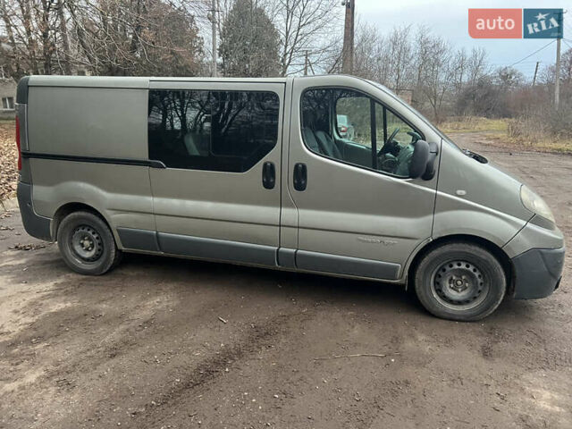 Серый Рено Трафик, объемом двигателя 2 л и пробегом 331 тыс. км за 8500 $, фото 3 на Automoto.ua