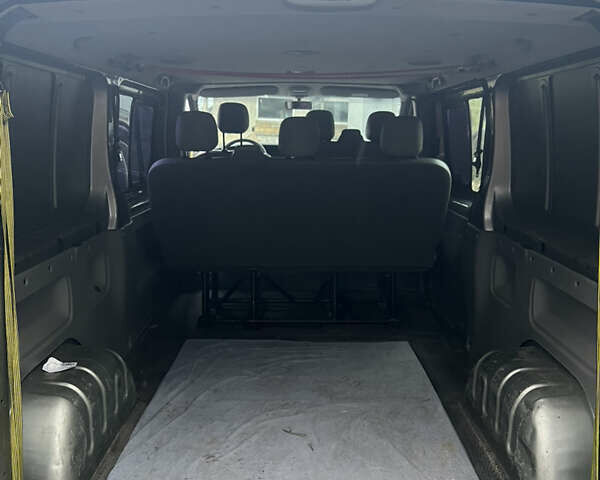 Серый Рено Трафик, объемом двигателя 2 л и пробегом 331 тыс. км за 8500 $, фото 7 на Automoto.ua