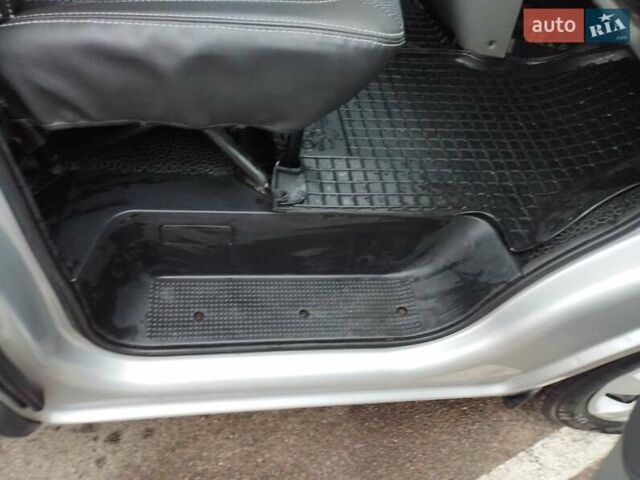 Серый Рено Трафик, объемом двигателя 2 л и пробегом 310 тыс. км за 9000 $, фото 15 на Automoto.ua