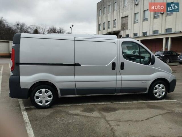 Серый Рено Трафик, объемом двигателя 2 л и пробегом 310 тыс. км за 9000 $, фото 1 на Automoto.ua