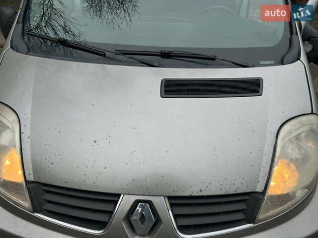 Серый Рено Трафик, объемом двигателя 2 л и пробегом 331 тыс. км за 8500 $, фото 1 на Automoto.ua