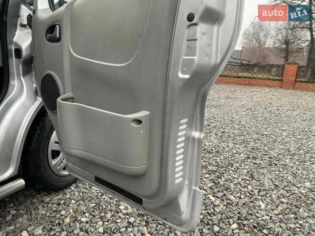 Серый Рено Трафик, объемом двигателя 2 л и пробегом 300 тыс. км за 13800 $, фото 33 на Automoto.ua