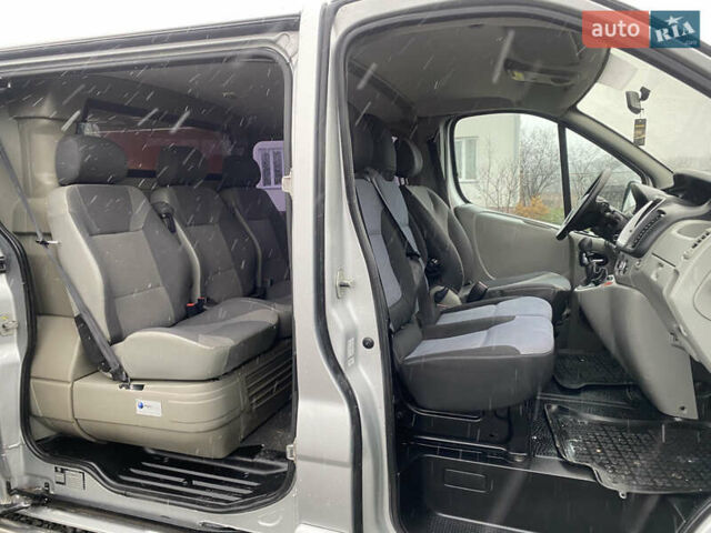 Серый Рено Трафик, объемом двигателя 2 л и пробегом 300 тыс. км за 13800 $, фото 26 на Automoto.ua