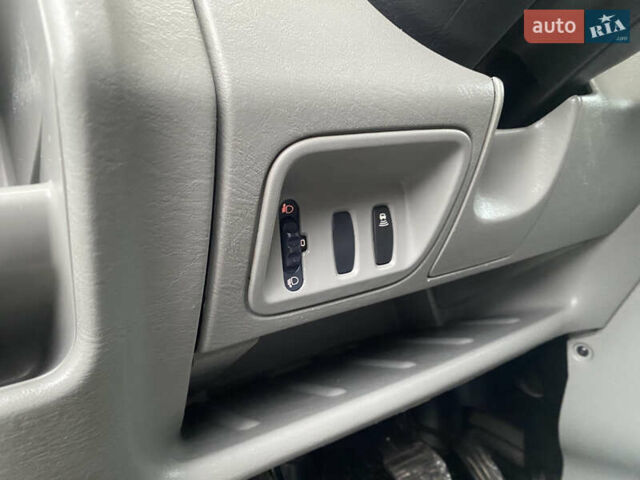 Серый Рено Трафик, объемом двигателя 2 л и пробегом 300 тыс. км за 13800 $, фото 44 на Automoto.ua