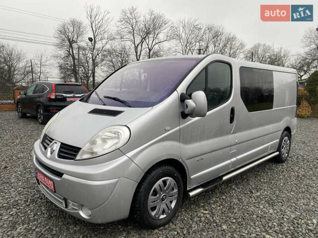 Серый Рено Трафик, объемом двигателя 2 л и пробегом 300 тыс. км за 13800 $, фото 3 на Automoto.ua