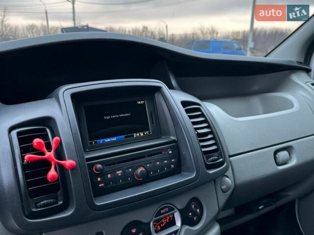 Серый Рено Трафик, объемом двигателя 2 л и пробегом 235 тыс. км за 12500 $, фото 10 на Automoto.ua