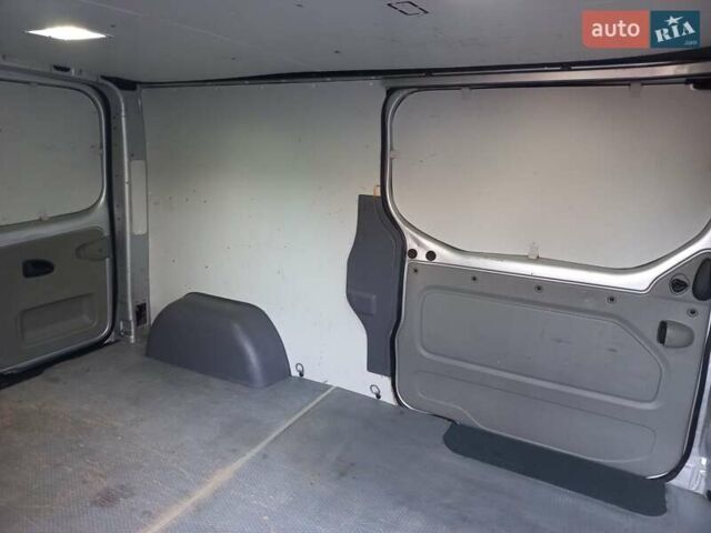 Серый Рено Трафик, объемом двигателя 2 л и пробегом 235 тыс. км за 13750 $, фото 51 на Automoto.ua