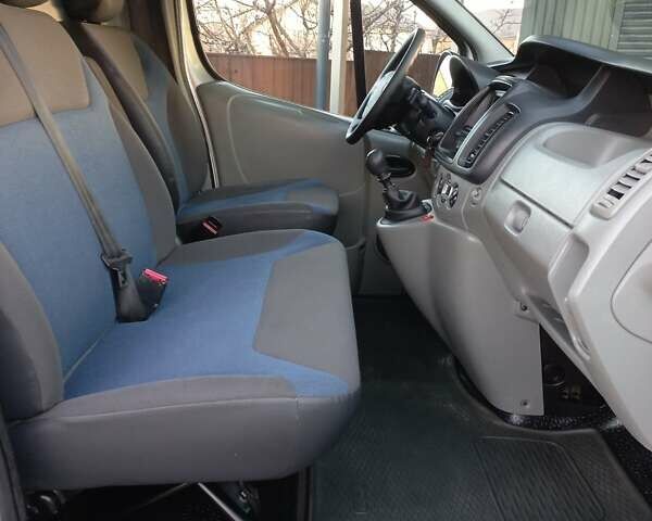 Серый Рено Трафик, объемом двигателя 2 л и пробегом 235 тыс. км за 13750 $, фото 46 на Automoto.ua