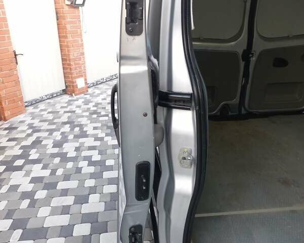 Серый Рено Трафик, объемом двигателя 2 л и пробегом 235 тыс. км за 13750 $, фото 52 на Automoto.ua