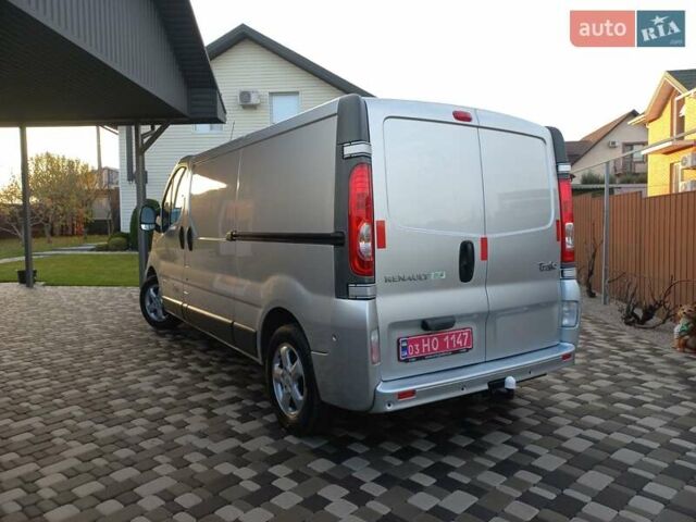 Серый Рено Трафик, объемом двигателя 2 л и пробегом 235 тыс. км за 13750 $, фото 14 на Automoto.ua