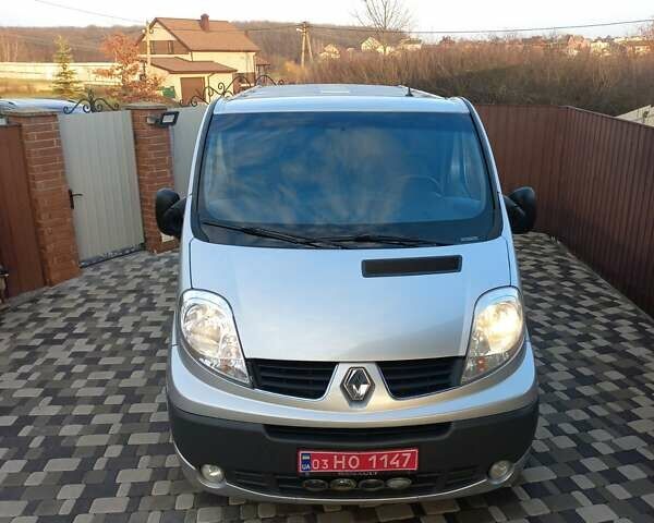 Серый Рено Трафик, объемом двигателя 2 л и пробегом 235 тыс. км за 13750 $, фото 6 на Automoto.ua