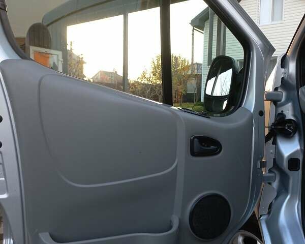 Серый Рено Трафик, объемом двигателя 2 л и пробегом 235 тыс. км за 13750 $, фото 42 на Automoto.ua