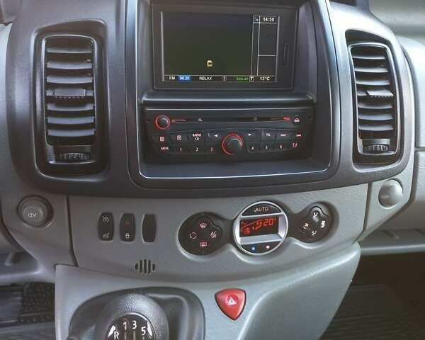 Серый Рено Трафик, объемом двигателя 2 л и пробегом 235 тыс. км за 13750 $, фото 29 на Automoto.ua