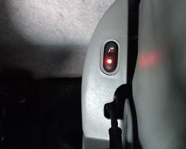 Серый Рено Трафик, объемом двигателя 2 л и пробегом 235 тыс. км за 13750 $, фото 32 на Automoto.ua