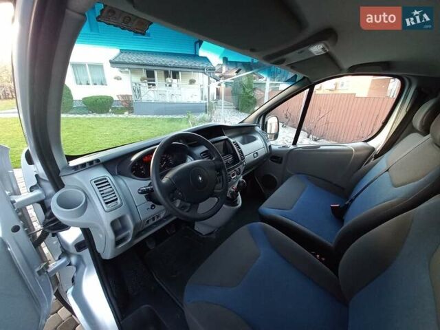 Серый Рено Трафик, объемом двигателя 2 л и пробегом 235 тыс. км за 13750 $, фото 40 на Automoto.ua