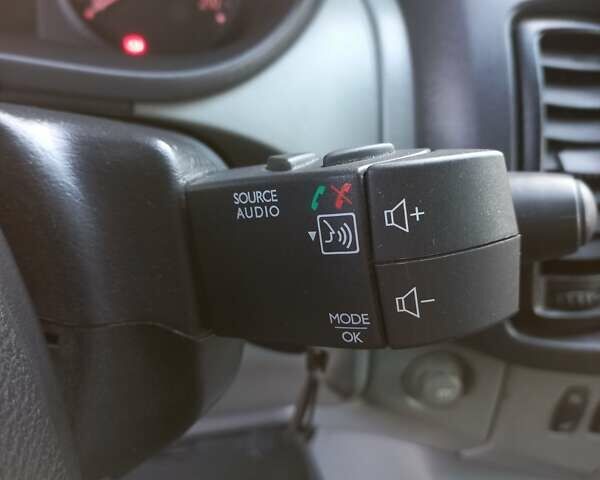 Серый Рено Трафик, объемом двигателя 2 л и пробегом 235 тыс. км за 13750 $, фото 33 на Automoto.ua