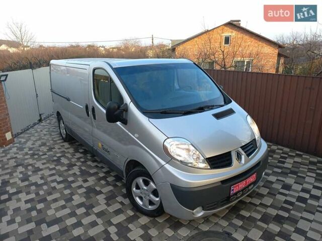 Серый Рено Трафик, объемом двигателя 2 л и пробегом 235 тыс. км за 13750 $, фото 4 на Automoto.ua