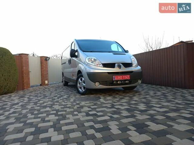 Серый Рено Трафик, объемом двигателя 2 л и пробегом 235 тыс. км за 13750 $, фото 69 на Automoto.ua