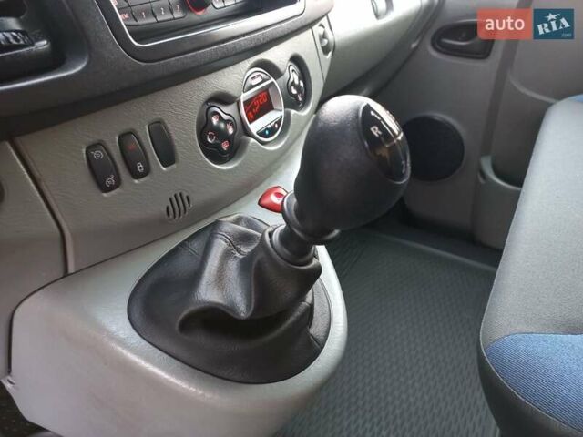 Серый Рено Трафик, объемом двигателя 2 л и пробегом 235 тыс. км за 13750 $, фото 28 на Automoto.ua