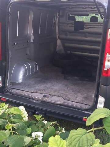 Серый Рено Трафик, объемом двигателя 2 л и пробегом 270 тыс. км за 9200 $, фото 4 на Automoto.ua