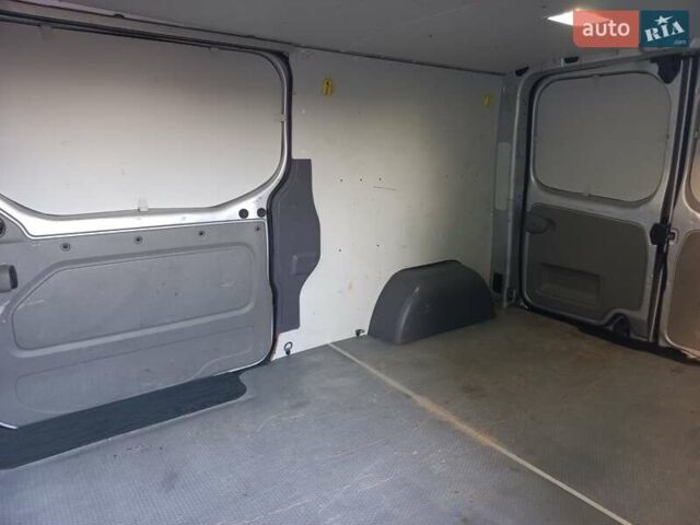 Серый Рено Трафик, объемом двигателя 2 л и пробегом 235 тыс. км за 13750 $, фото 53 на Automoto.ua