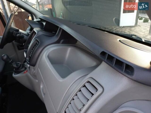 Серый Рено Трафик, объемом двигателя 2 л и пробегом 235 тыс. км за 13750 $, фото 45 на Automoto.ua