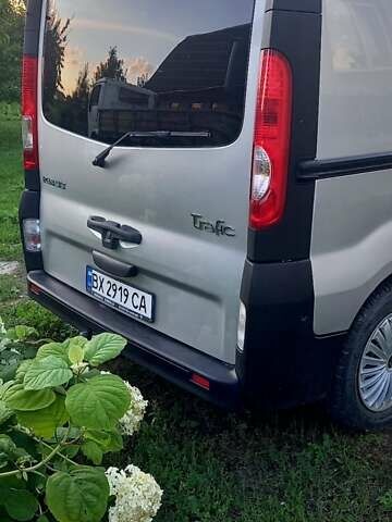 Серый Рено Трафик, объемом двигателя 2 л и пробегом 270 тыс. км за 9200 $, фото 1 на Automoto.ua