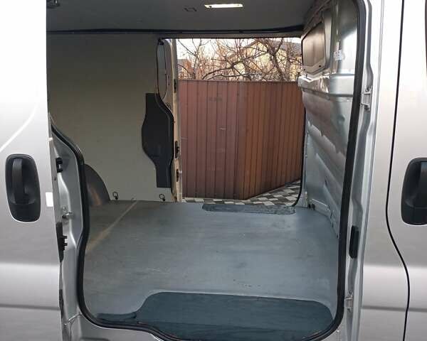 Серый Рено Трафик, объемом двигателя 2 л и пробегом 235 тыс. км за 13750 $, фото 54 на Automoto.ua