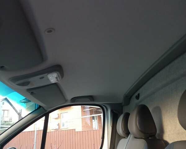 Серый Рено Трафик, объемом двигателя 2 л и пробегом 235 тыс. км за 13750 $, фото 38 на Automoto.ua