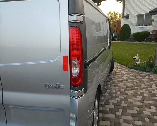 Серый Рено Трафик, объемом двигателя 2 л и пробегом 235 тыс. км за 13750 $, фото 20 на Automoto.ua