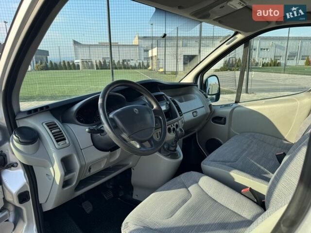 Сірий Рено Трафік, об'ємом двигуна 2 л та пробігом 229 тис. км за 12300 $, фото 28 на Automoto.ua