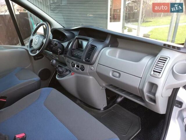 Серый Рено Трафик, объемом двигателя 2 л и пробегом 235 тыс. км за 13750 $, фото 44 на Automoto.ua
