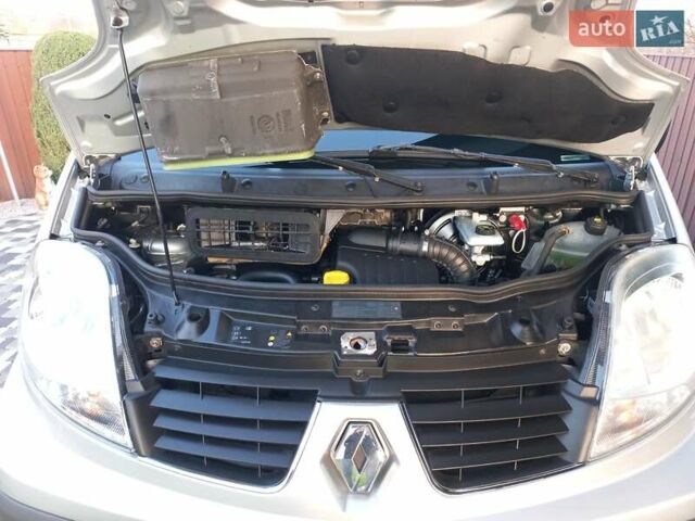 Серый Рено Трафик, объемом двигателя 2 л и пробегом 235 тыс. км за 13750 $, фото 59 на Automoto.ua