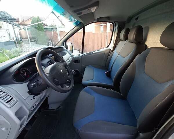 Серый Рено Трафик, объемом двигателя 2 л и пробегом 235 тыс. км за 13750 $, фото 39 на Automoto.ua