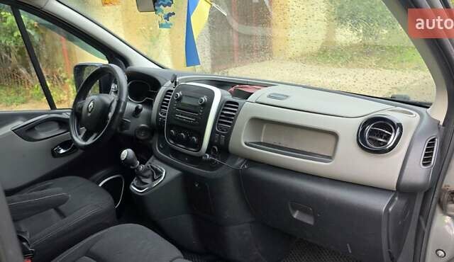 Серый Рено Трафик, объемом двигателя 2 л и пробегом 452 тыс. км за 10800 $, фото 7 на Automoto.ua