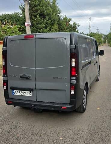 Серый Рено Трафик, объемом двигателя 2 л и пробегом 452 тыс. км за 10800 $, фото 2 на Automoto.ua