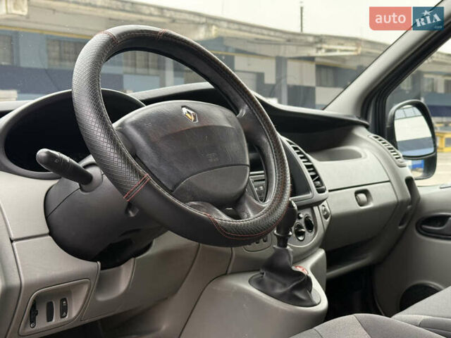 Серый Рено Трафик, объемом двигателя 2 л и пробегом 99 тыс. км за 12999 $, фото 20 на Automoto.ua