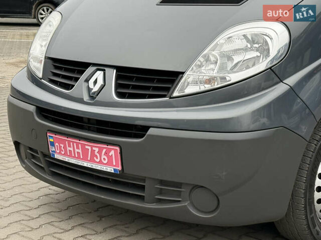 Серый Рено Трафик, объемом двигателя 2 л и пробегом 99 тыс. км за 12999 $, фото 12 на Automoto.ua