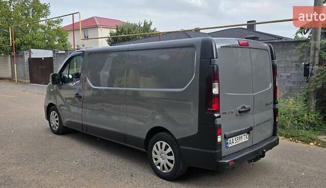 Серый Рено Трафик, объемом двигателя 2 л и пробегом 452 тыс. км за 10800 $, фото 1 на Automoto.ua