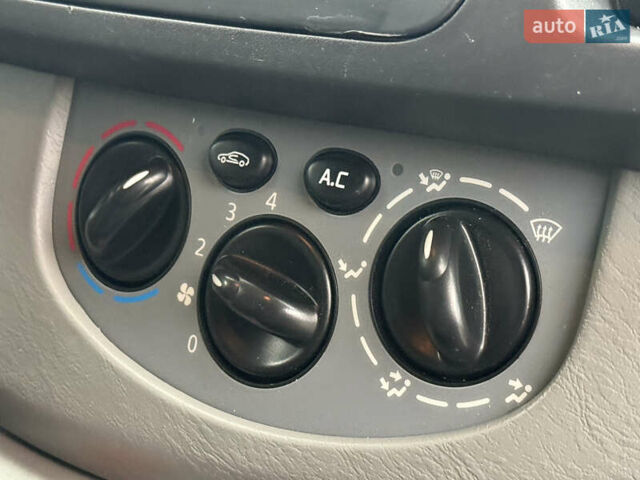 Серый Рено Трафик, объемом двигателя 2 л и пробегом 99 тыс. км за 12999 $, фото 29 на Automoto.ua