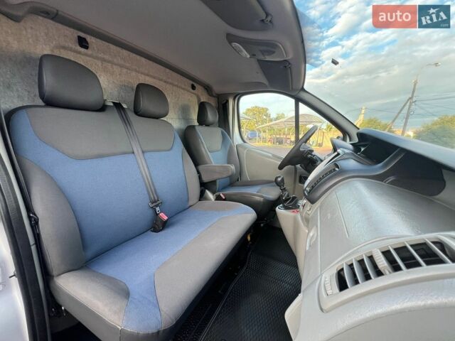 Серый Рено Трафик, объемом двигателя 2 л и пробегом 248 тыс. км за 13500 $, фото 29 на Automoto.ua